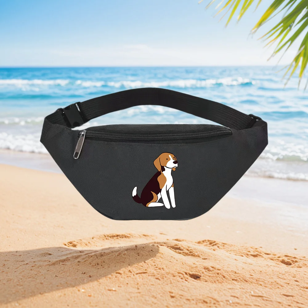 Street Fashion Pose - Uroczy pies rasy beagle siedzący w