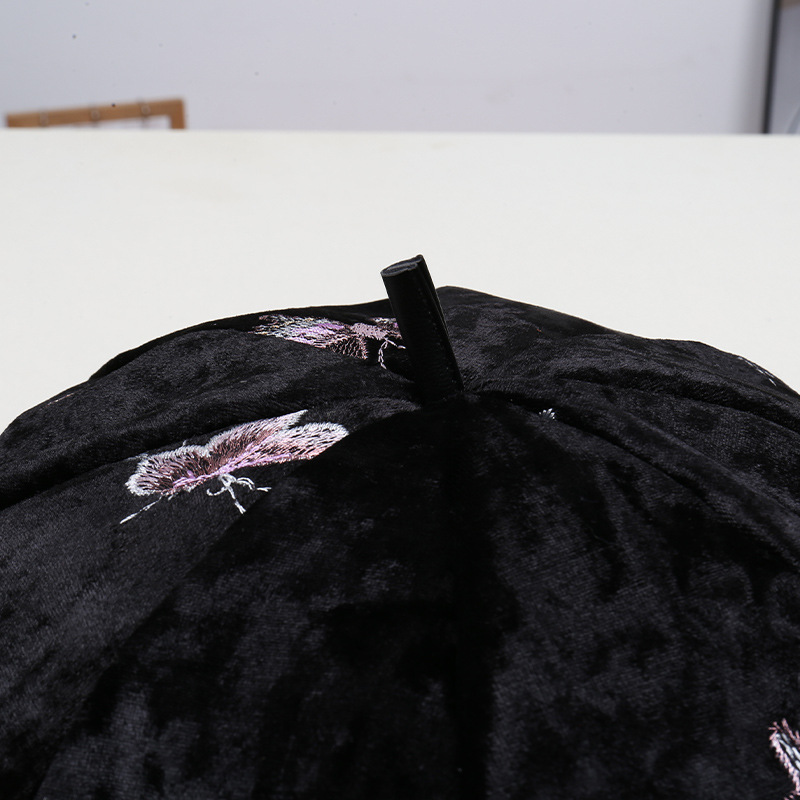 Modny beret malarski z haftem  – Street Fashion Pose recenzja i cena