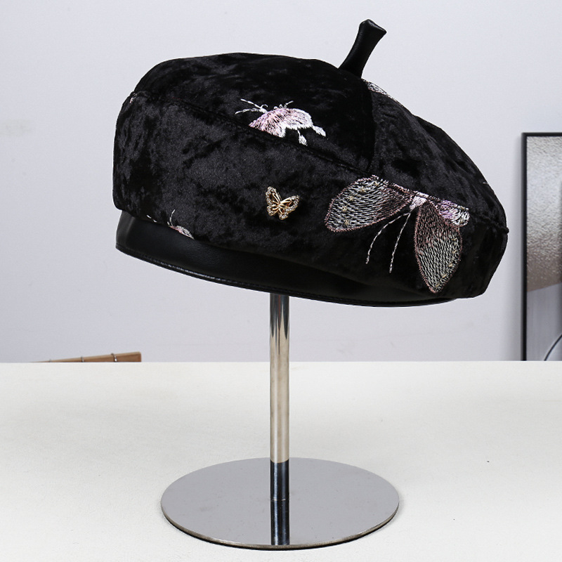 Modny beret malarski z haftem  – Street Fashion Pose recenzja i cena